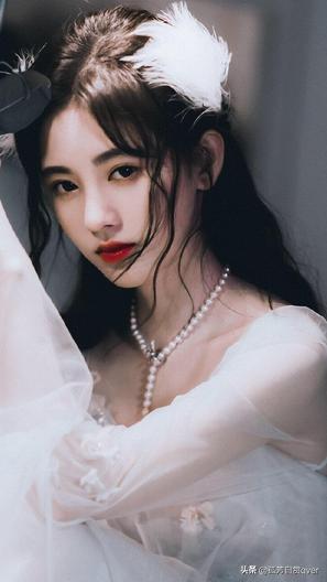 想拍一栗个人写真集，请问济南口碑还不错的摄影室有哪些？：个人写真