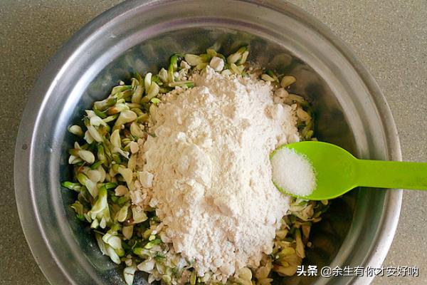 槐花怎么蒸着吃教程图解(图3)