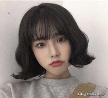 年轻女性都有什么短发型(图26)
