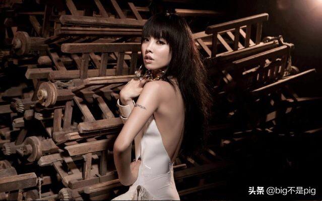 李玟说会永远好好照顾母亲（薛宝琴究竟是哪一点征服了老太太，想求配于宝玉？）