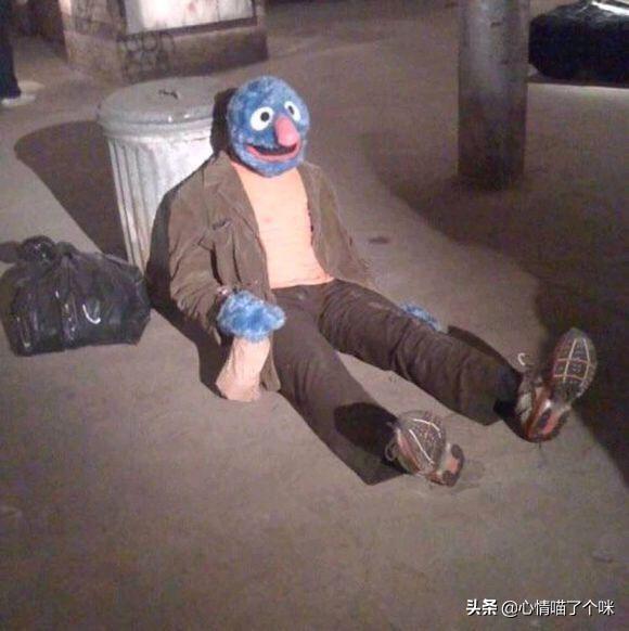 刀郎在演唱会上为什么要哭呢？：刀郎演唱会多次唱哭