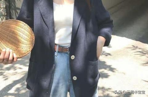 超宽松裤子如何搭配衣服