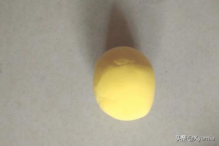 橡皮泥鸡腿的做法？如何用橡皮泥捏一个可爱的小鸡？