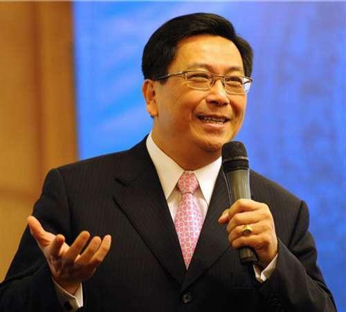 萊垍頭條张彬  央视主持人,知名的时事评论员,长期在海峡两岸点评