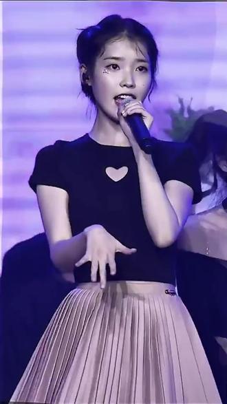 来自女神的白裙六连击,太少女太甜了,我内心都融化了#李知恩 # - 抖音