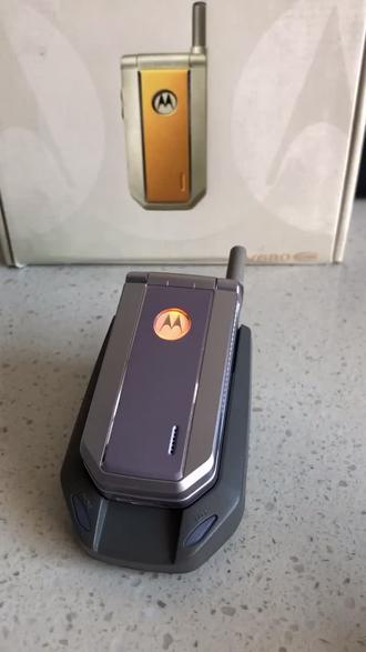 摩托罗拉v872,经典彩屏翻盖手机,你用过吗?#经典手机#摩托罗拉