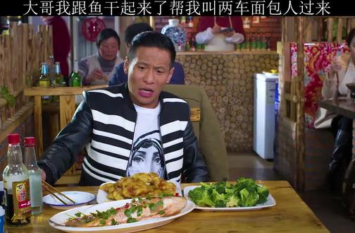 共10s " 重播 播放 下个视频:大哥我和鱼干起来了,帮我叫两车面包人