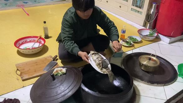 第88集 | 朝鲜族大锅炖大鲤鱼,说白了,香水扑鼻,太香了,说实在的,闻