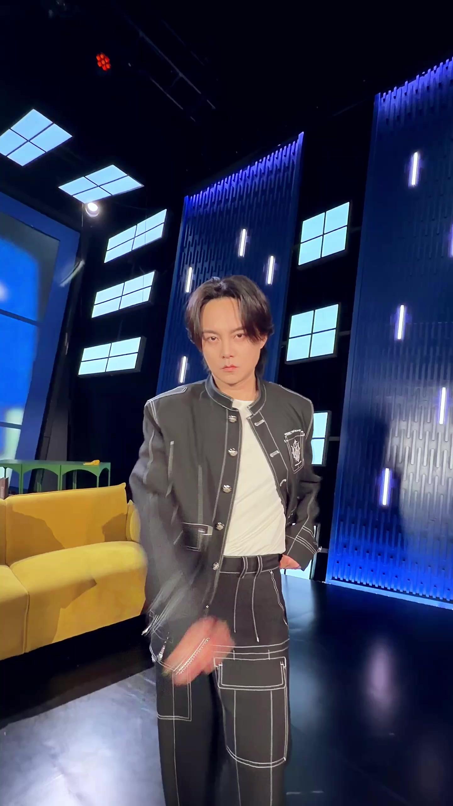 尹正不齐舞团喜友秀合跳复仇摇